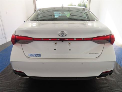 Used 2019 Toyota Avalon Limited w/ Advanced Safety Package FWD image 11