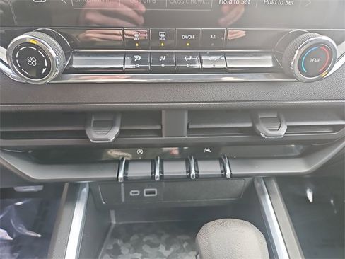 Used 2023 Chevrolet Colorado W/T image 18