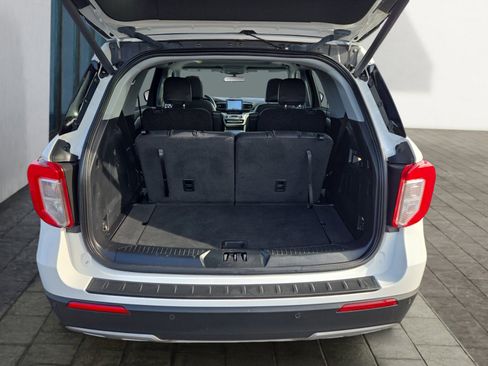 Used 2022 Ford Explorer XLT w/ Equipment Group 202A image 26