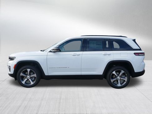 New 2025 Jeep Grand Cherokee Limited w/ Luxury Tech Group II image 4