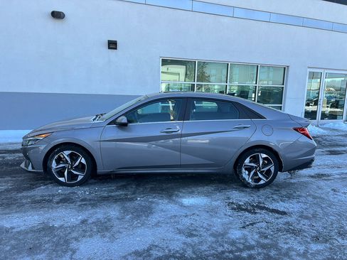 Used 2021 Hyundai Elantra Limited image 2