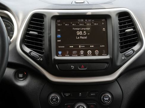 Used 2017 Jeep Cherokee Latitude w/ Comfort/Convenience Group FWD image 13