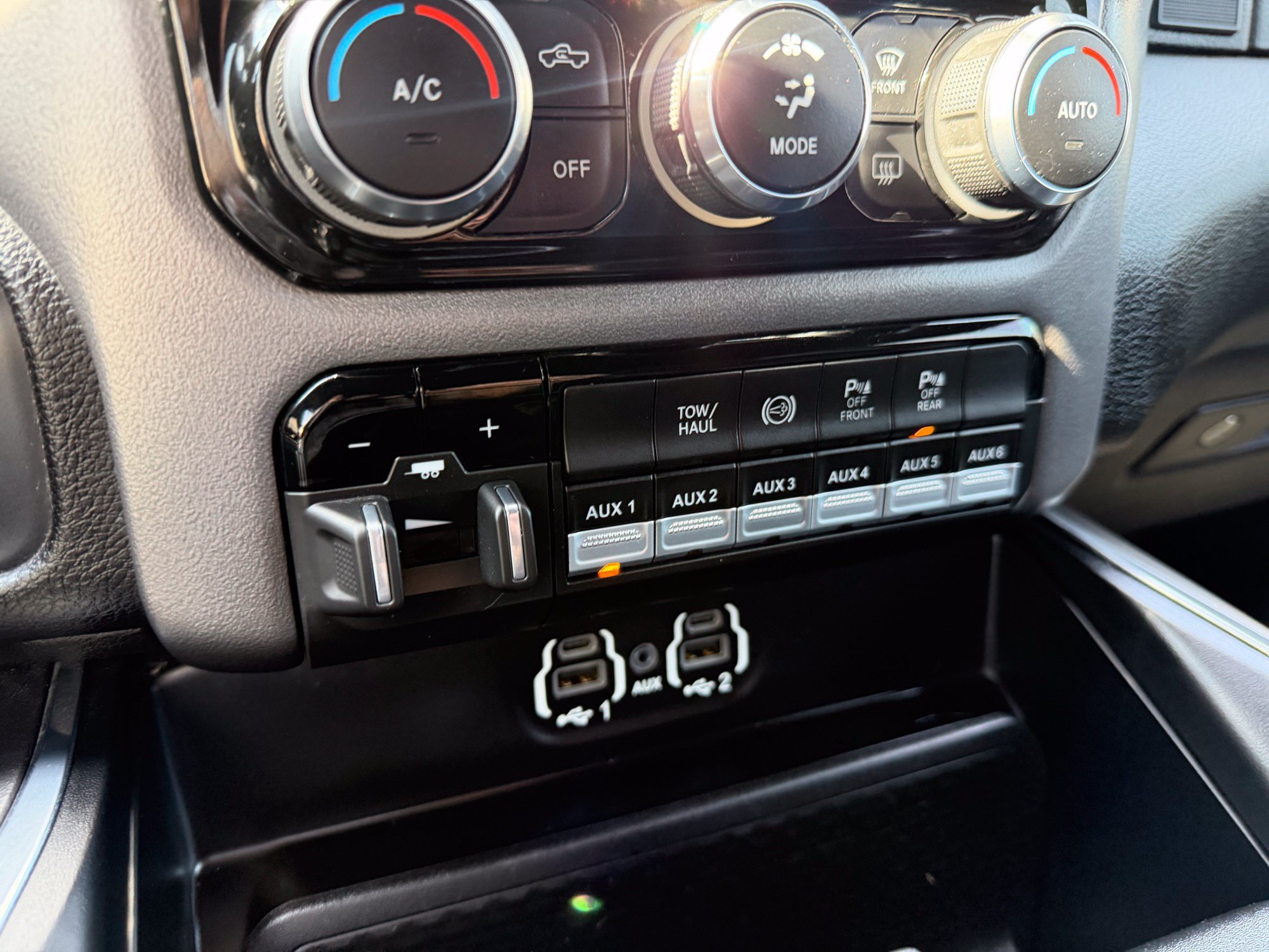 Used 2022 RAM 2500 Laramie w/ Night Edition AWD/4WD image 28