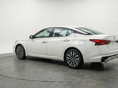 Used 2025 Nissan Altima 2.5 SV image 6