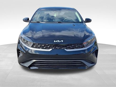 Used 2023 Kia Forte LXS w/ LXS Technology Package FWD image 2