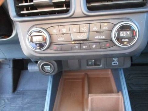 Used 2022 Ford Maverick Lariat w/ Lariat Luxury Package image 12