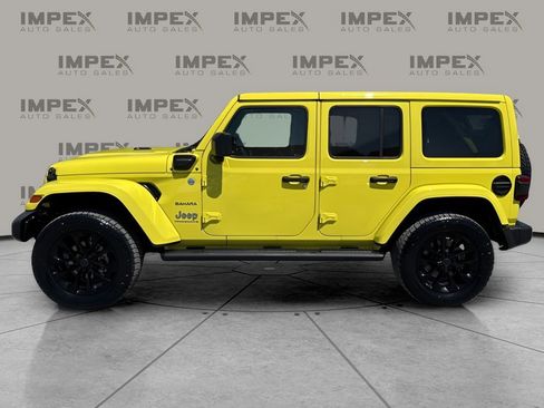 Used 2024 Jeep Wrangler Unlimited Sahara w/ Dual Top Group AWD/4WD image 2