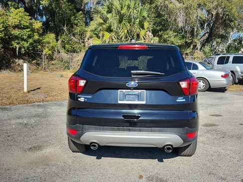Used 2019 Ford Escape SE image 4