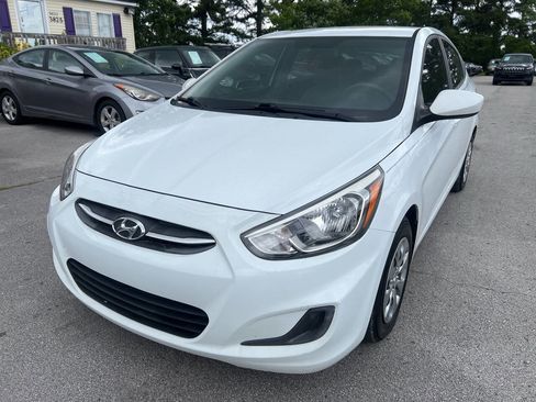 Used 2017 Hyundai Accent SE FWD image 2