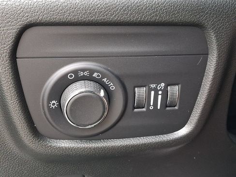 Certified 2025 Jeep Grand Cherokee Laredo AWD/4WD image 23