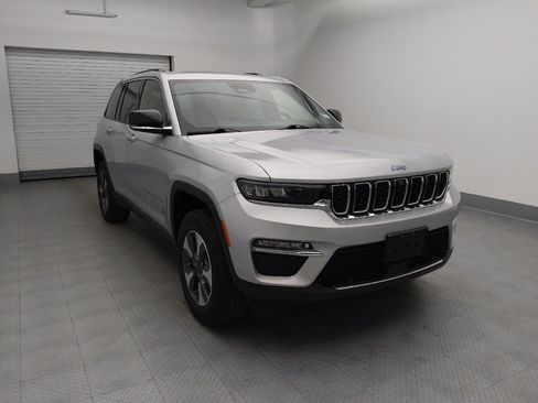 Used 2022 Jeep Grand Cherokee Limited 4xe w/ Luxury Tech Group II AWD/4WD image 13