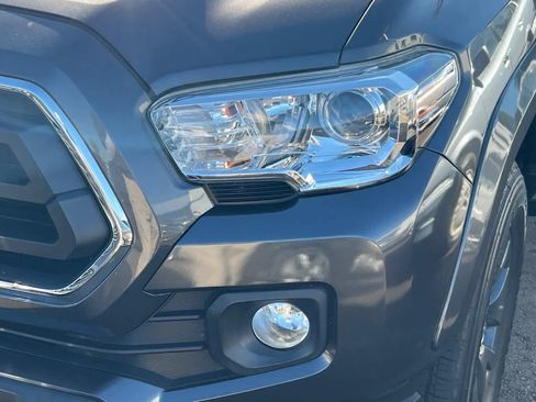 Used 2020 Toyota Tacoma SR5 RWD image 11