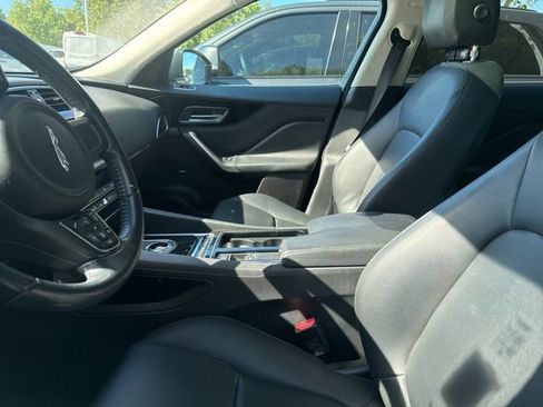 Used 2019 Jaguar F-PACE Premium image 6