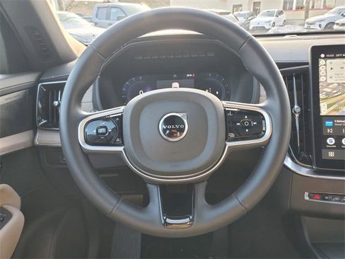 Used 2025 Volvo XC90 B6 Plus image 29