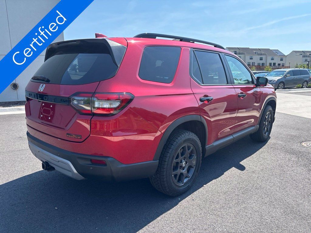 Used 2025 Honda Pilot TrailSport image 5