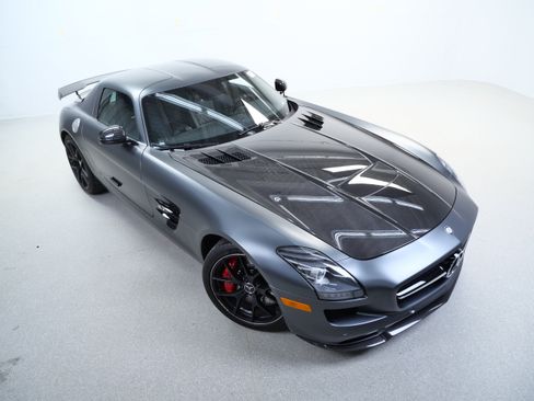 Used 2015 Mercedes-Benz SLS AMG GT Final Edition image 4