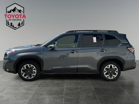 Used 2025 Subaru Forester Premium AWD/4WD image 2