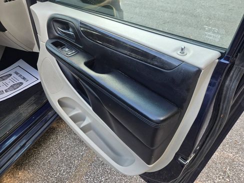 Used 2013 Dodge Grand Caravan SE FWD image 24