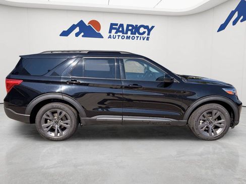 Used 2022 Ford Explorer XLT w/ Equipment Group 202A AWD/4WD image 9