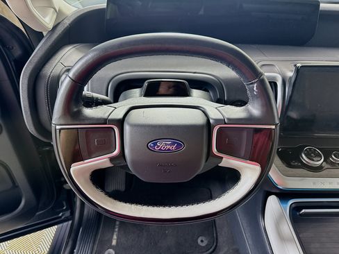 Used 2025 Ford Expedition Platinum w/ Driver's Package AWD/4WD image 17