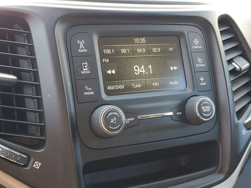Used 2015 Jeep Cherokee Sport FWD image 14