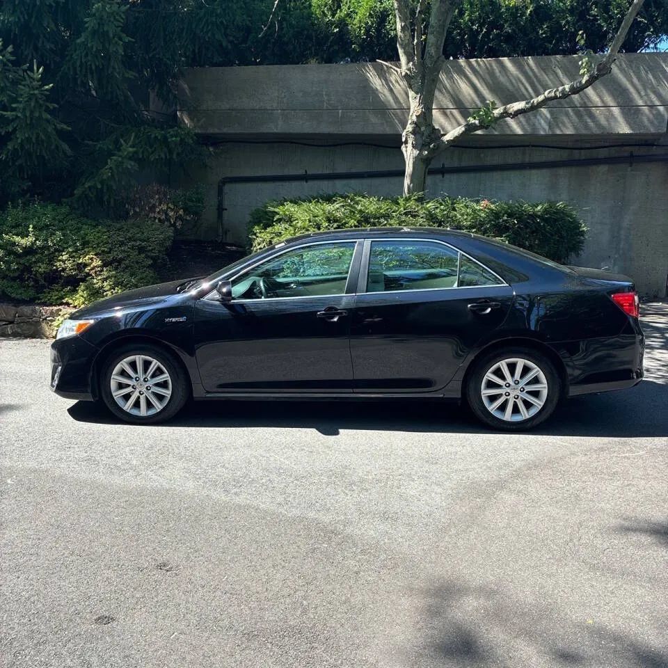 Used 2012 Toyota Camry XLE w/ Convenience Pkg FWD image 3