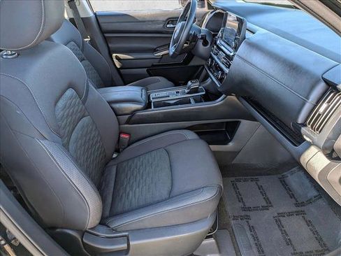 Used 2022 Nissan Pathfinder SV image 21