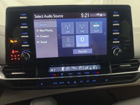 Used 2024 Toyota Sienna XLE image 33