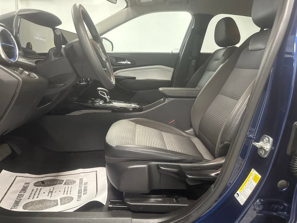 Used 2024 Chevrolet Trax LT FWD image 17