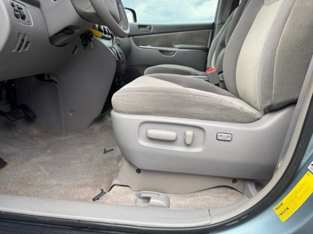 Used 2009 Toyota Sienna LE FWD image 27