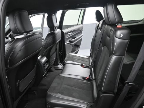 Used 2024 Jeep Grand Cherokee L Altitude image 13