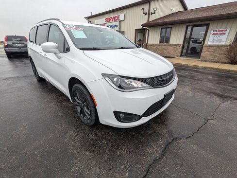 Used 2020 Chrysler Pacifica Touring-L image 2