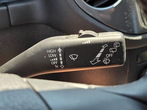 Used 2014 Volkswagen Tiguan S image 37