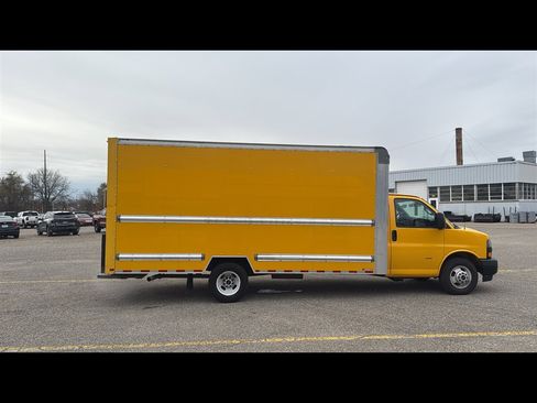 Used 2021 GMC Savana 3500 Extended w/ Power Convenience Package image 6