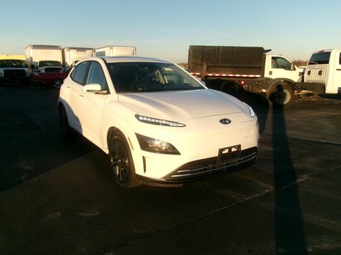 Used 2023 Hyundai Kona SEL image 2