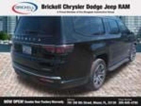 Used 2024 Jeep Wagoneer L Series II RWD image 8