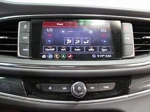 Used 2021 Buick Enclave Essence image 18