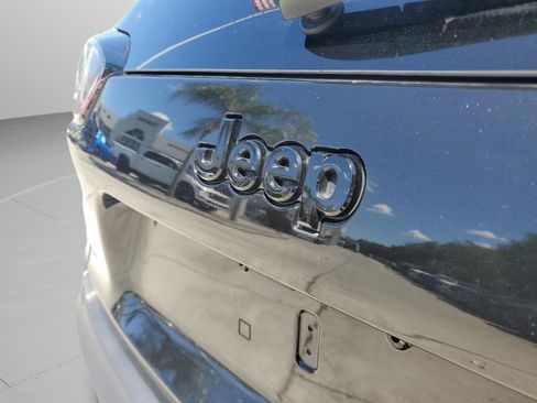 Certified 2022 Jeep Cherokee Latitude AWD/4WD image 30
