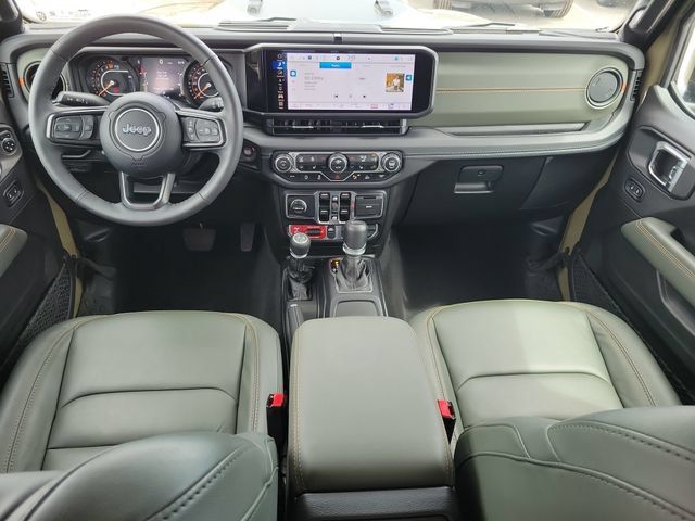 Used 2025 Jeep Gladiator Mojave AWD/4WD image 13