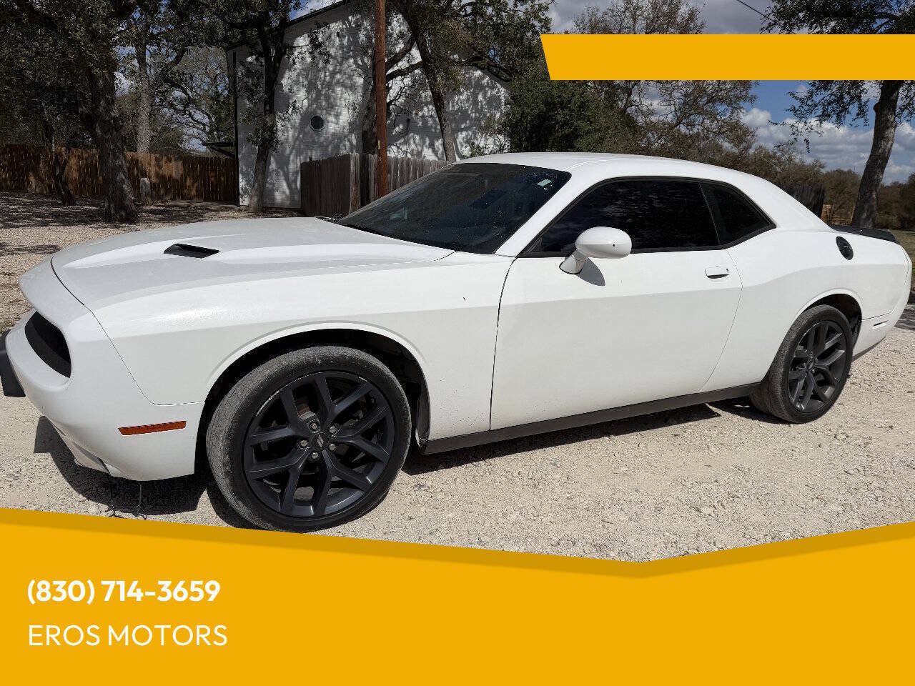 Used 2020 Dodge Challenger SXT w/ Blacktop Package RWD image 1