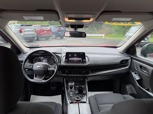 Used 2025 Nissan Rogue S AWD/4WD image 18