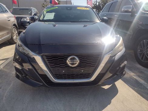 Used 2021 Nissan Altima 2.5 SV image 2