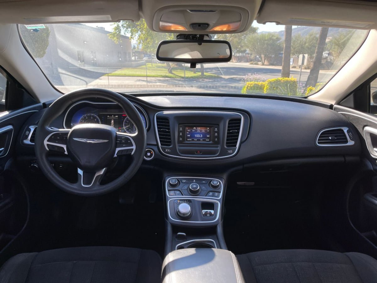 Used 2015 Chrysler 200 Limited FWD image 10