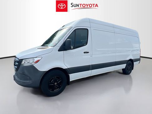 Used 2022 Mercedes-Benz Sprinter 2500 image 9