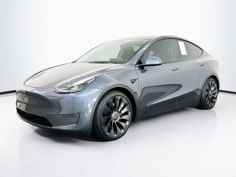 Used 2023 Tesla Model Y Performance image 3