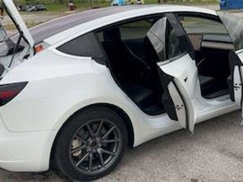 Used 2018 Tesla Model 3 Long Range RWD image 2
