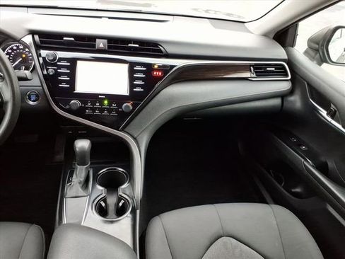 Used 2020 Toyota Camry LE w/ Convenience Package image 18