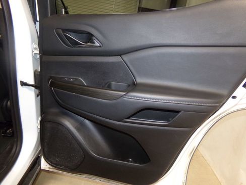 Used 2023 GMC Acadia SLT image 6