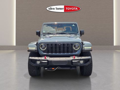 Used 2024 Jeep Gladiator Rubicon AWD/4WD image 3