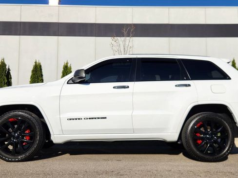 Used 2018 Jeep Grand Cherokee Altitude image 2